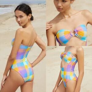 WEWOREWHAT Multicolor Plaid O-Ring Ruched Bandeau One Piece
Swimsuit size Large